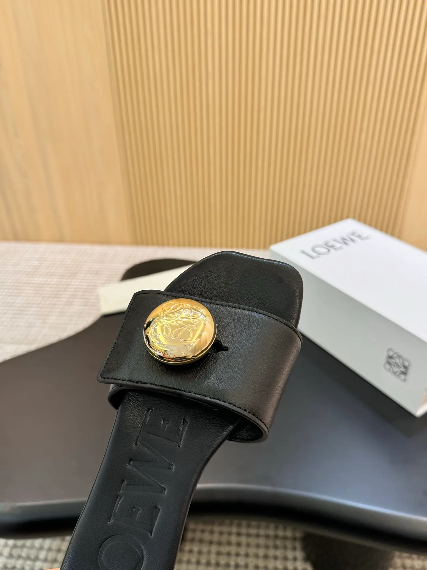 👟👟Ex-factory price 340👟👟 Clamshell box + 10 LOEWE 25th spring and summer new styles, seven colors to choose from. Code number 35-43, genuine leather base plus 40